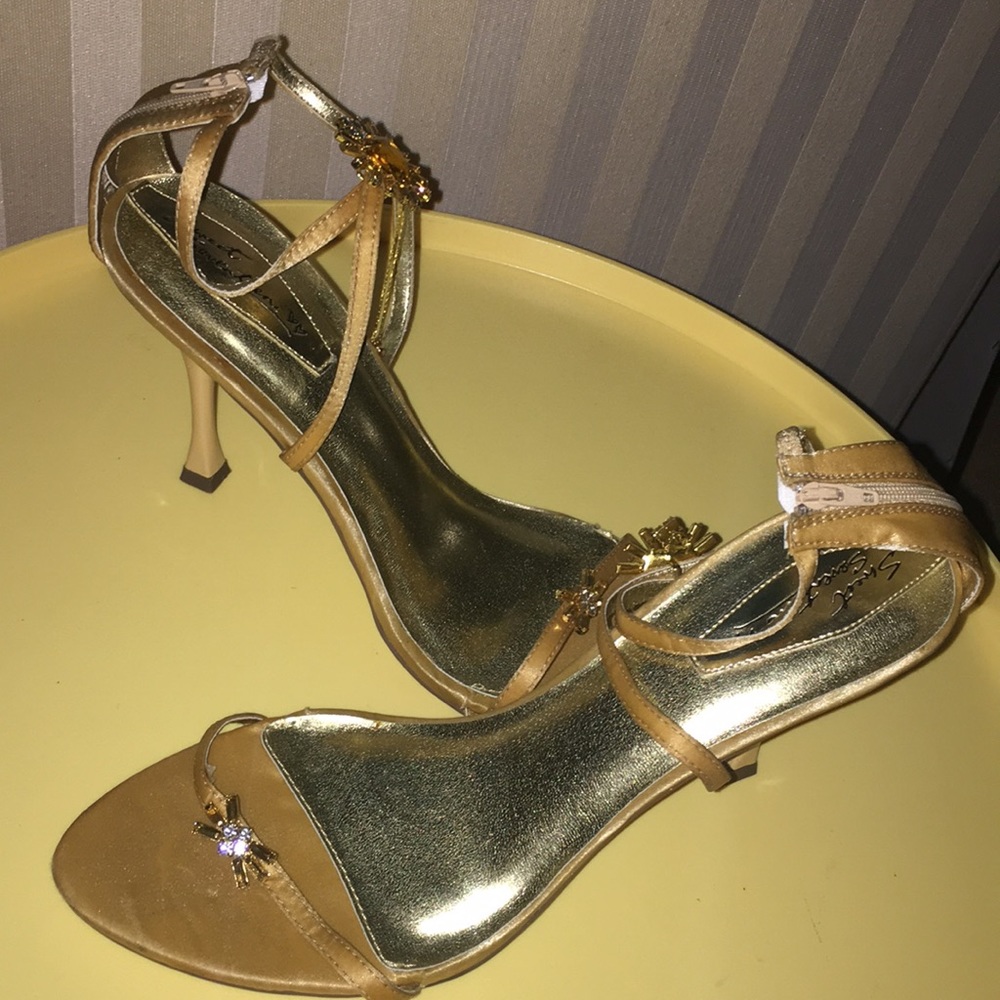 Gold sweet seventeen heels size 8 1/2